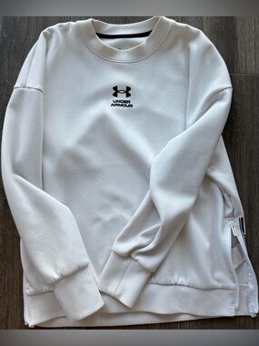 Under Armour White Crewneck Sweatshirt with Black Logo